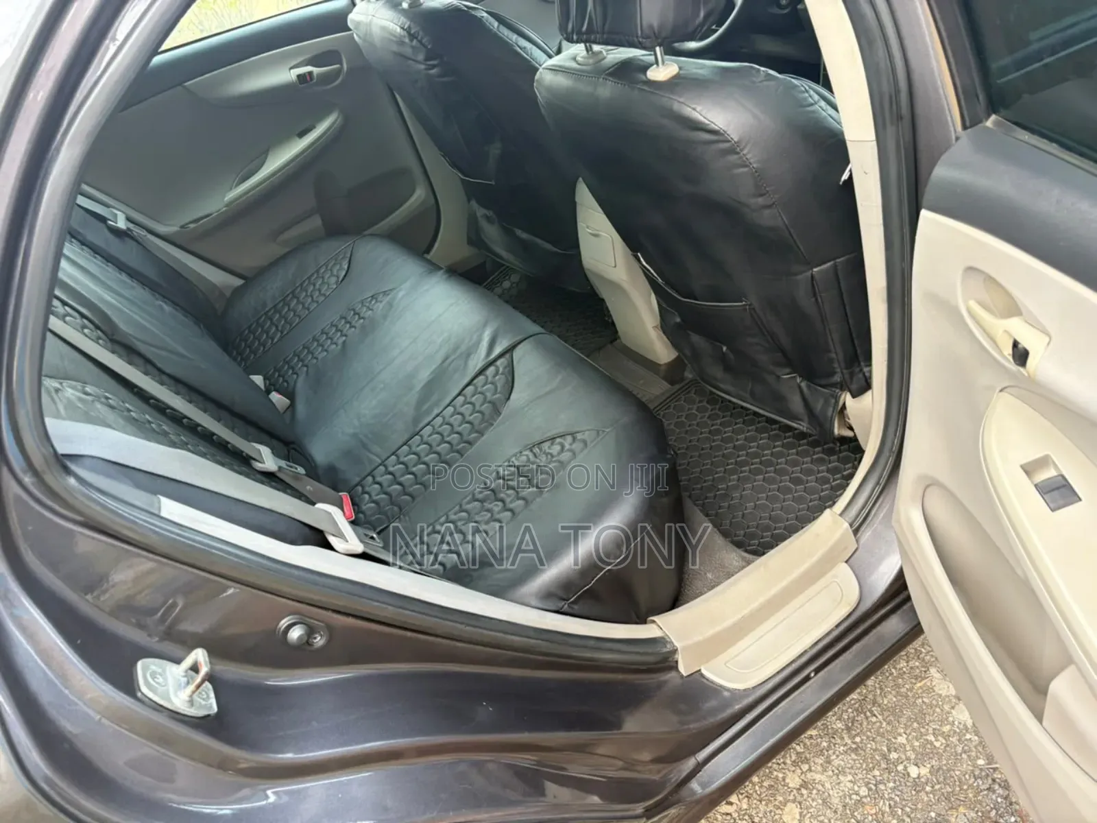 Toyota Corolla LE 4dr Sedan (1.8L 4cyl 4A) 2010 Silver