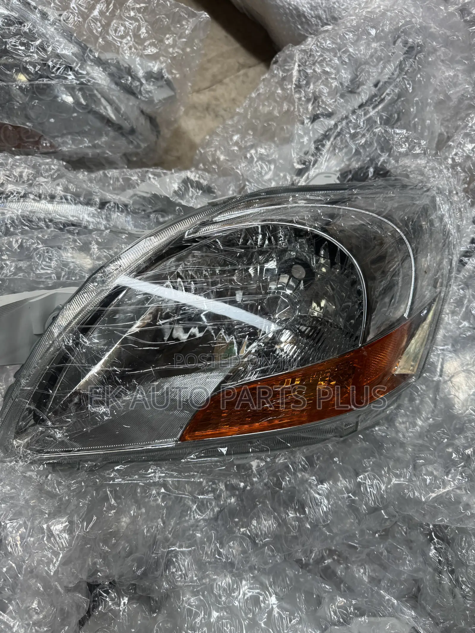 Toyota Yaris Sedan/Saloon Headlight 2007 2008 2009 2010 2011