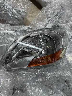Toyota Yaris Sedan/Saloon Headlight 2007 2008 2009 2010 2011