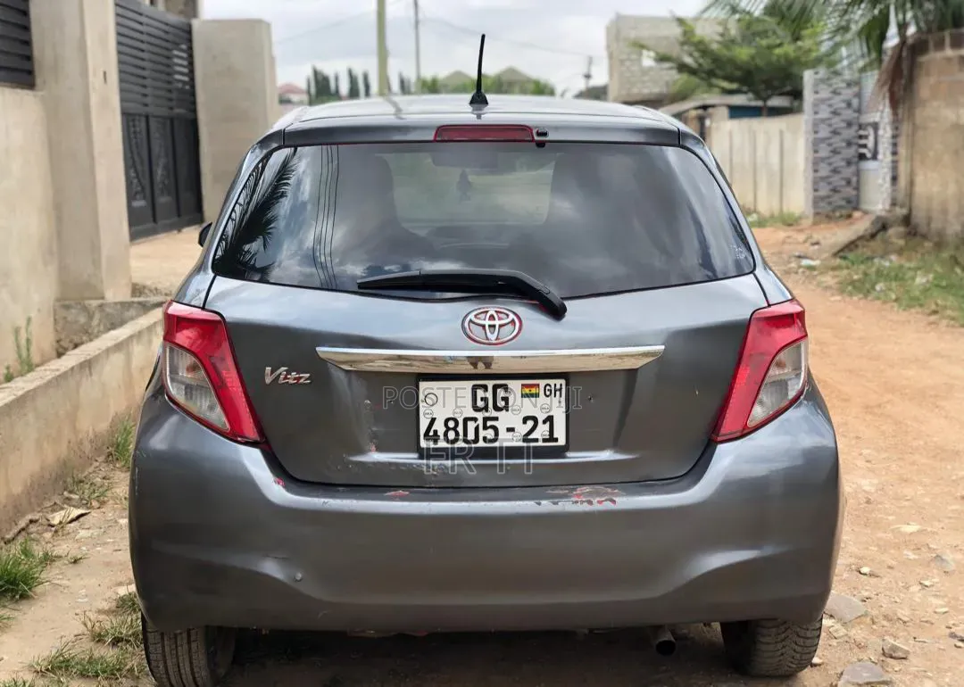 Toyota Vitz 2012 Gray