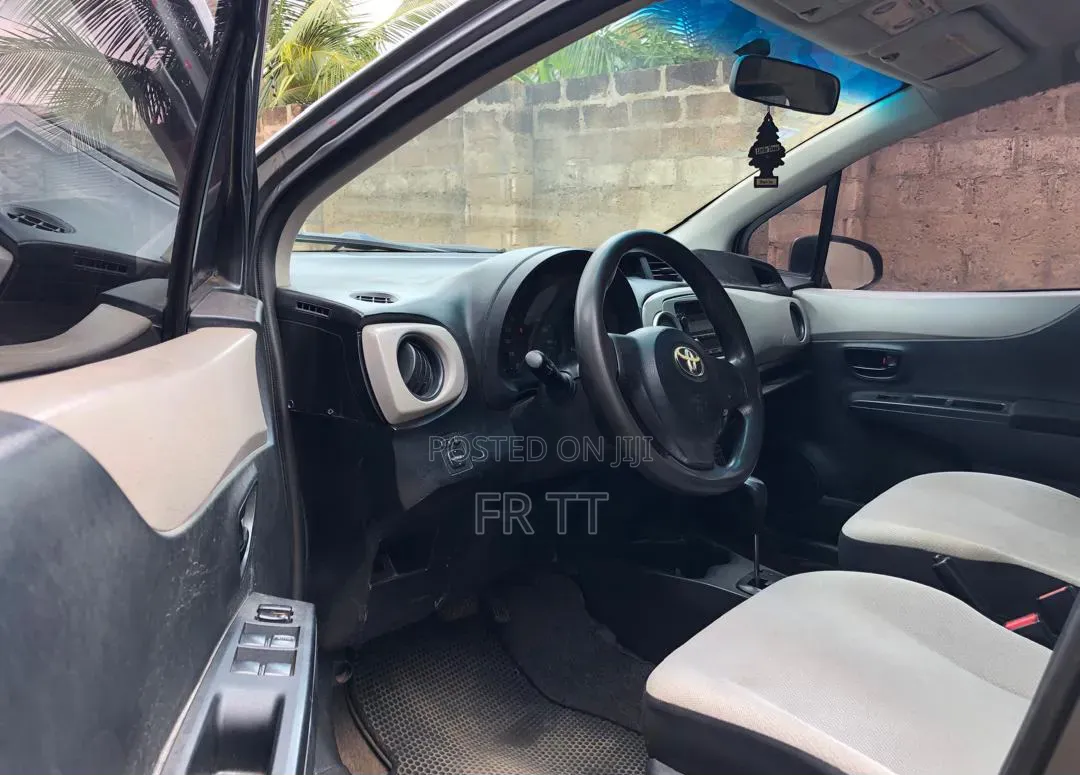 Toyota Vitz 2012 Gray
