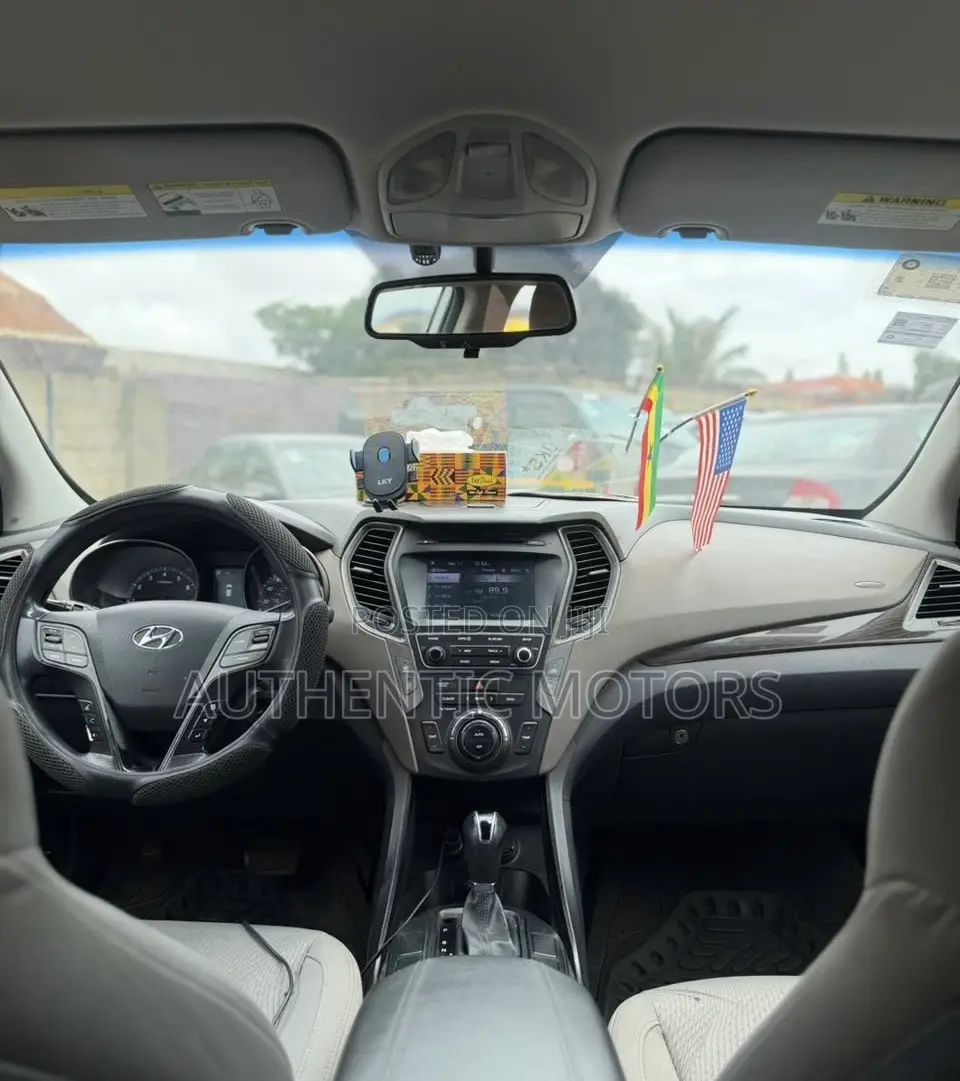 Hyundai Santa Fe SE AWD 2017 White