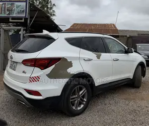 Hyundai Santa Fe SE AWD 2017 White