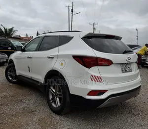 Hyundai Santa Fe SE AWD 2017 White