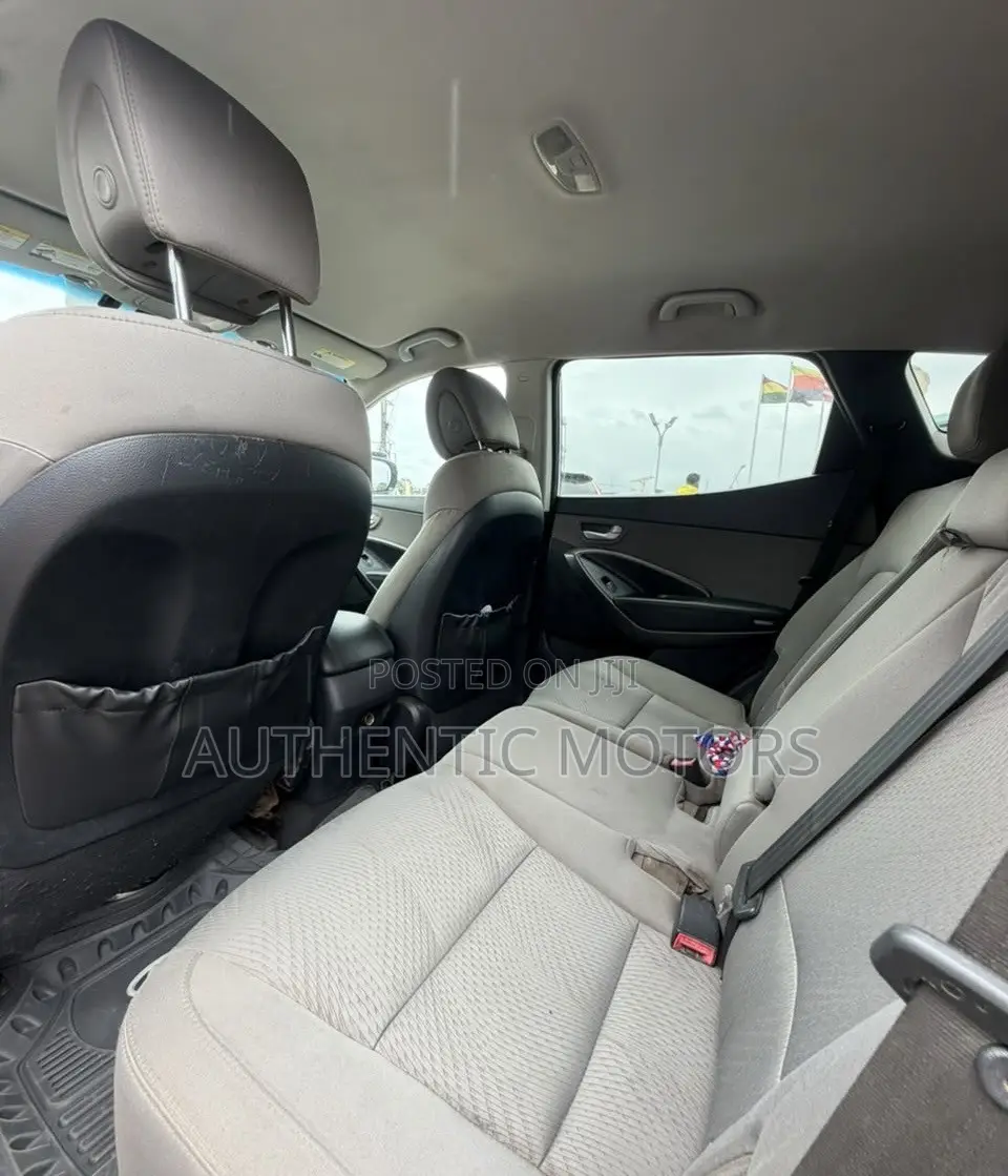 Hyundai Santa Fe SE AWD 2017 White