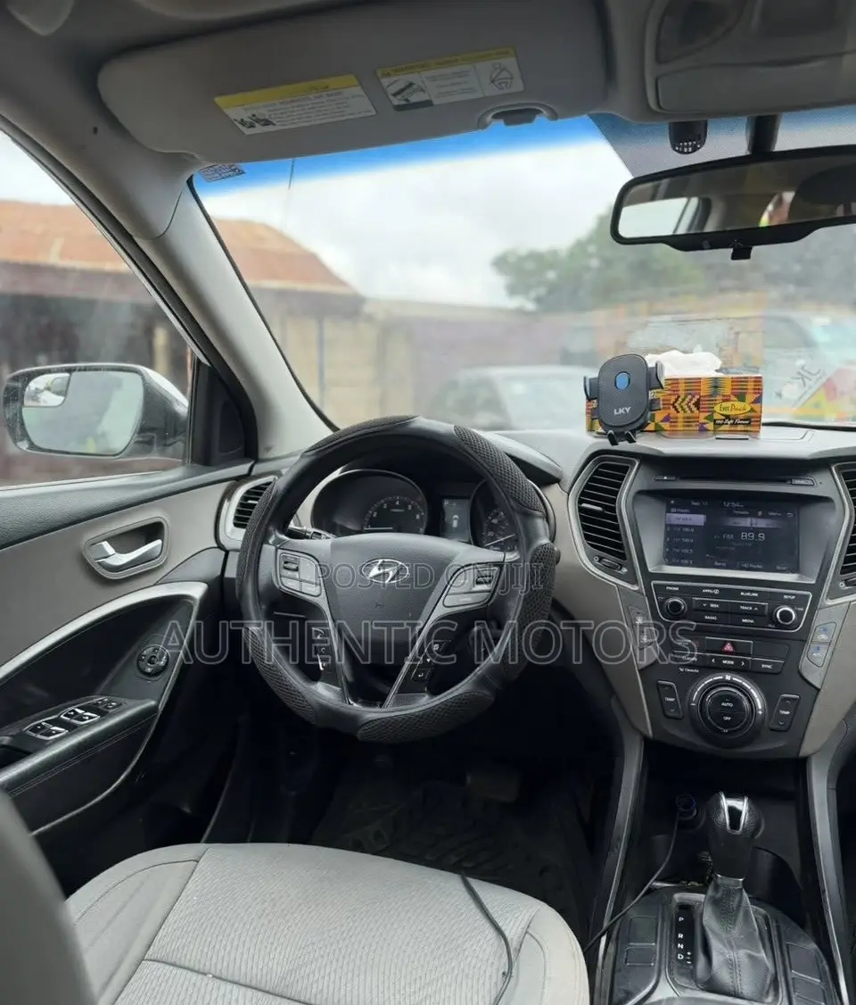 Hyundai Santa Fe SE AWD 2017 White