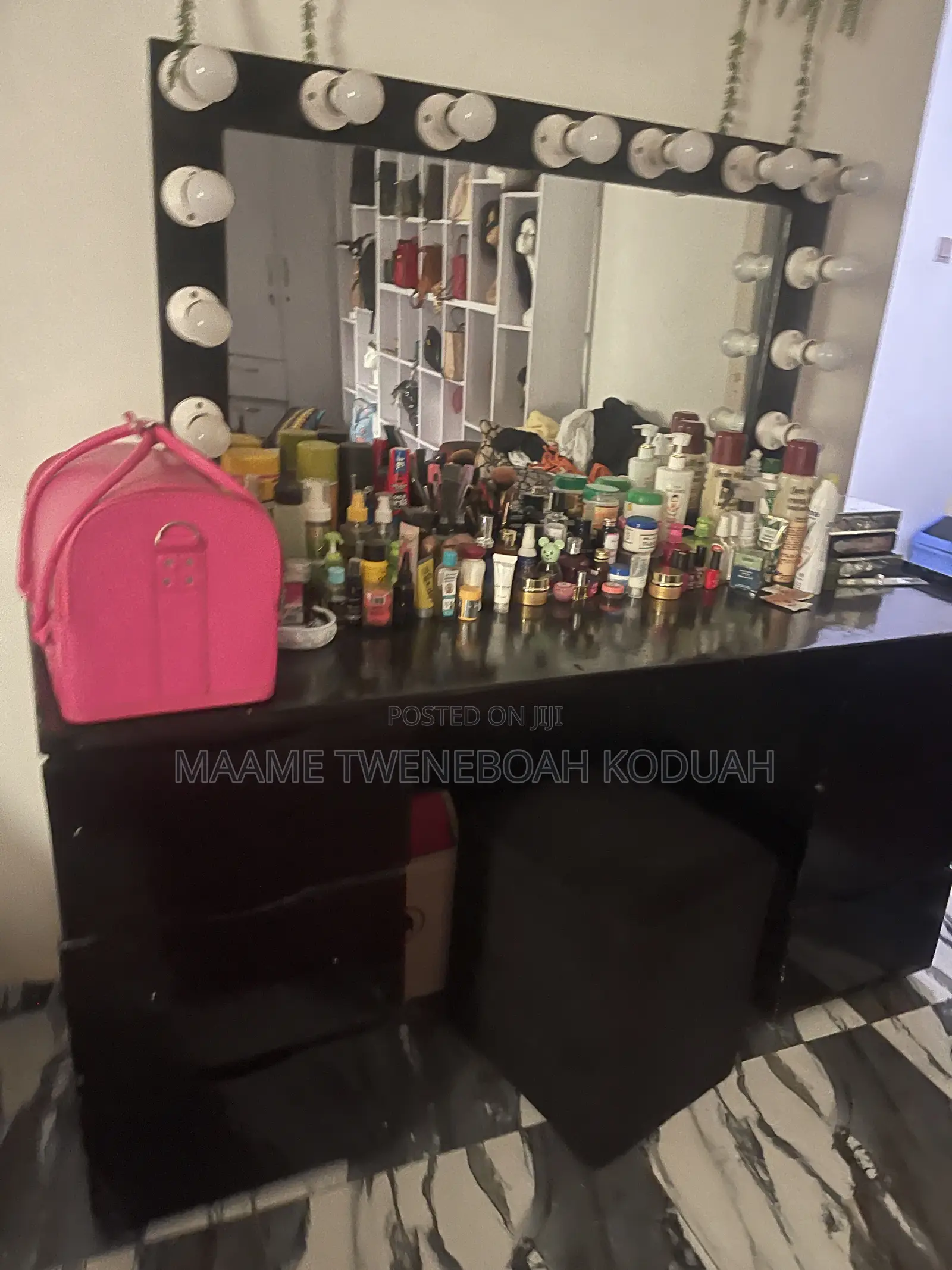 Professional Makeup Vanity Dresser Set With Cushioned Stool