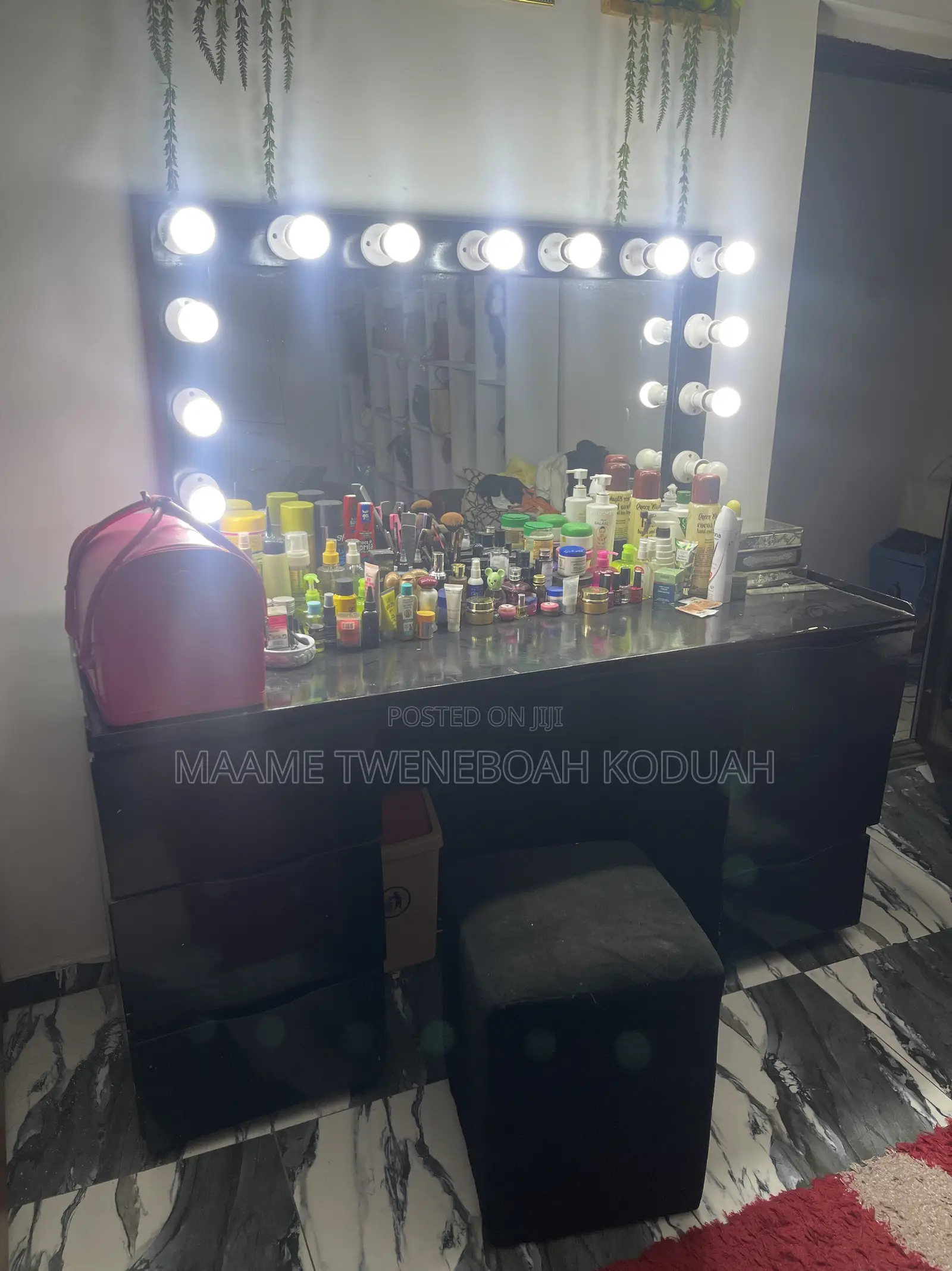 Professional Makeup Vanity Dresser Set With Cushioned Stool
