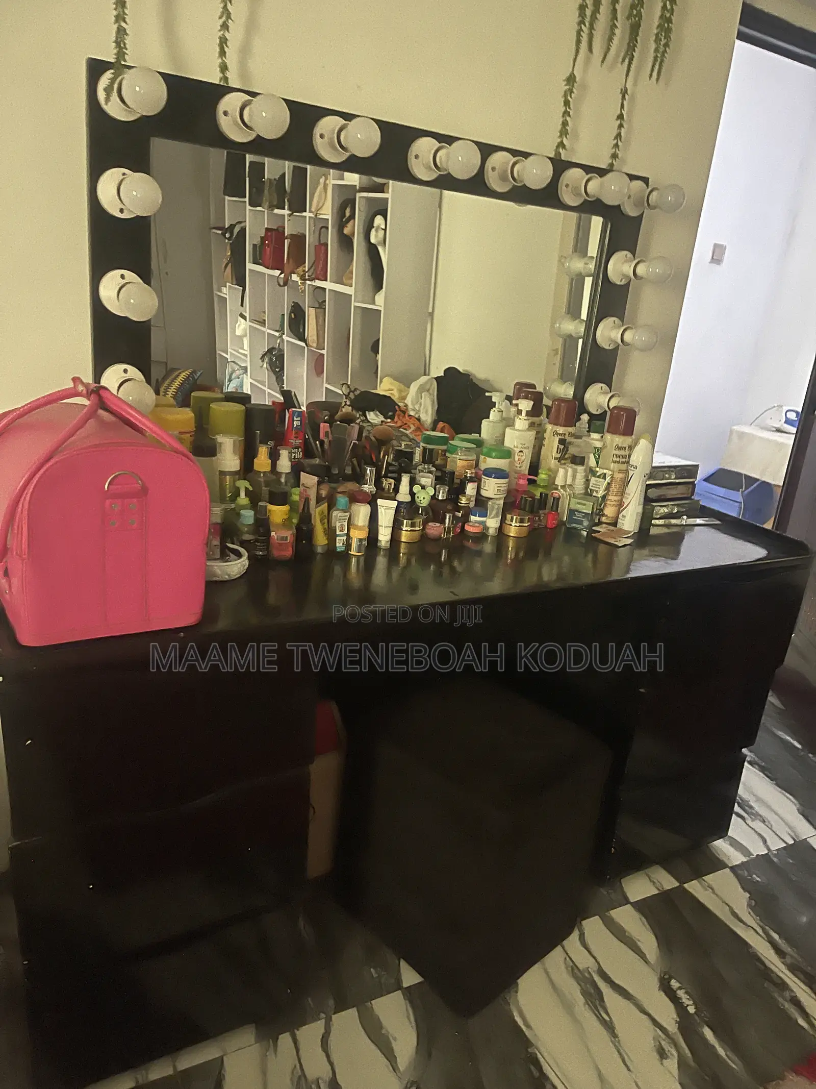 Professional Makeup Vanity Dresser Set With Cushioned Stool