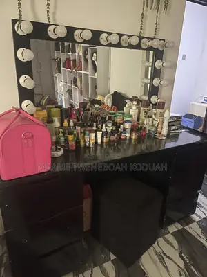 Professional Makeup Vanity Dresser Set With Cushioned Stool