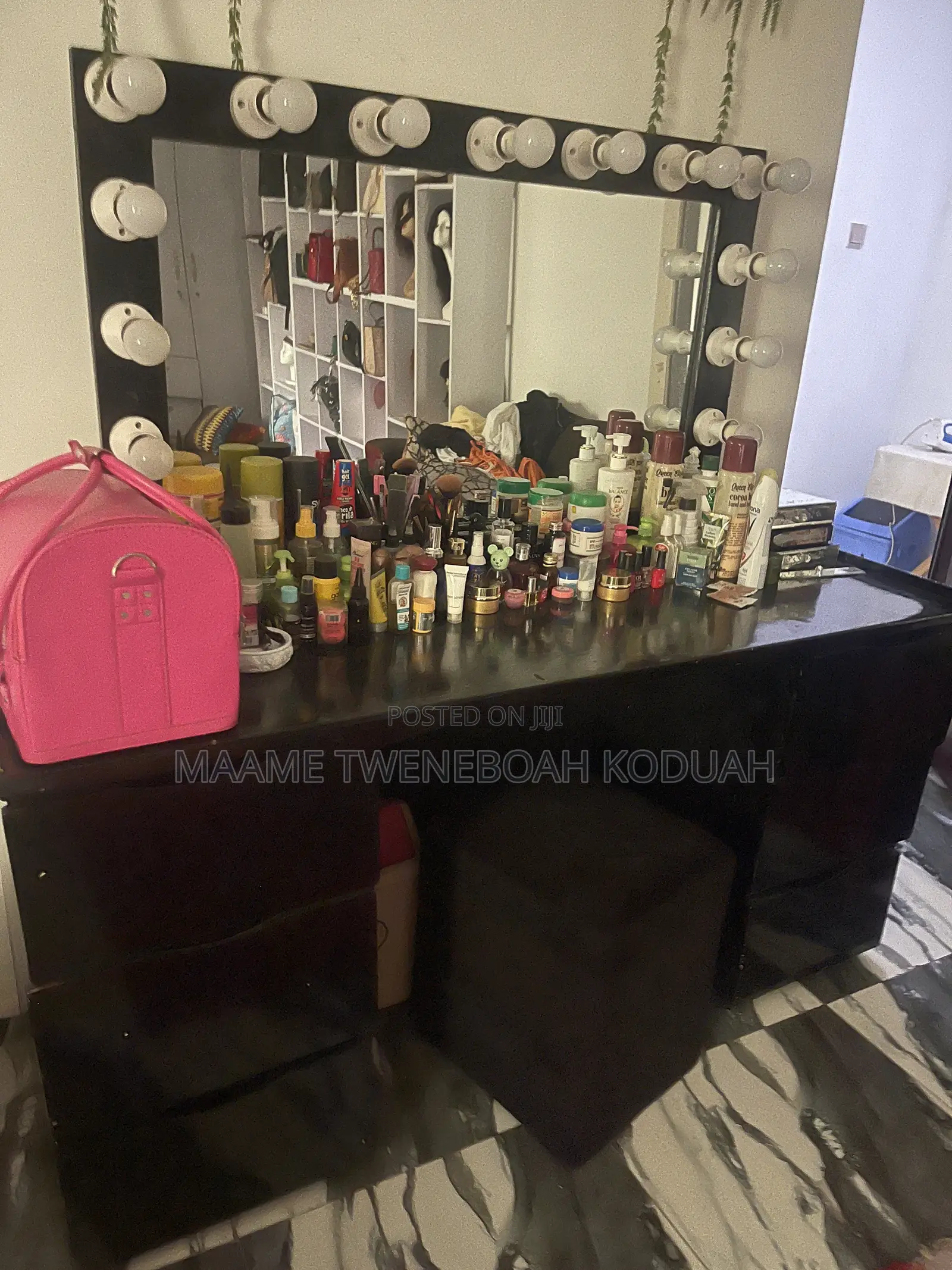 Professional Makeup Vanity Dresser Set With Cushioned Stool