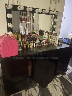 Professional Makeup Vanity Dresser Set With Cushioned Stool
