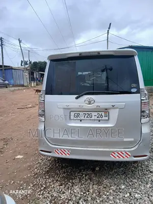 Toyota Voxy 2010 Silver