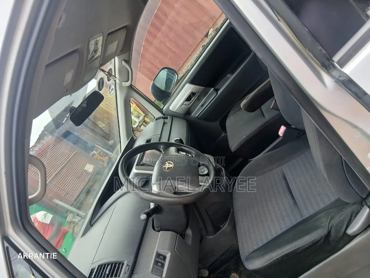 Toyota Voxy 2010 Silver