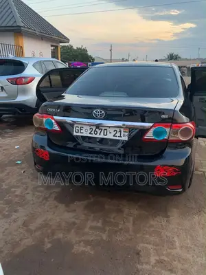 Toyota Corolla LE 4dr Sedan (1.8L 4cyl 4A) 2013 Black