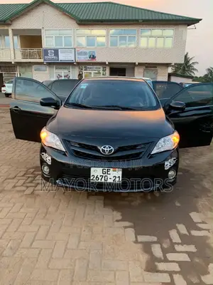 Toyota Corolla LE 4dr Sedan (1.8L 4cyl 4A) 2013 Black