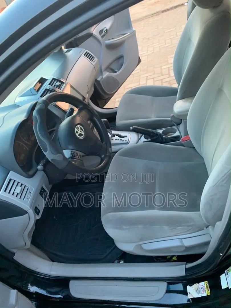 Toyota Corolla LE 4dr Sedan (1.8L 4cyl 4A) 2013 Black