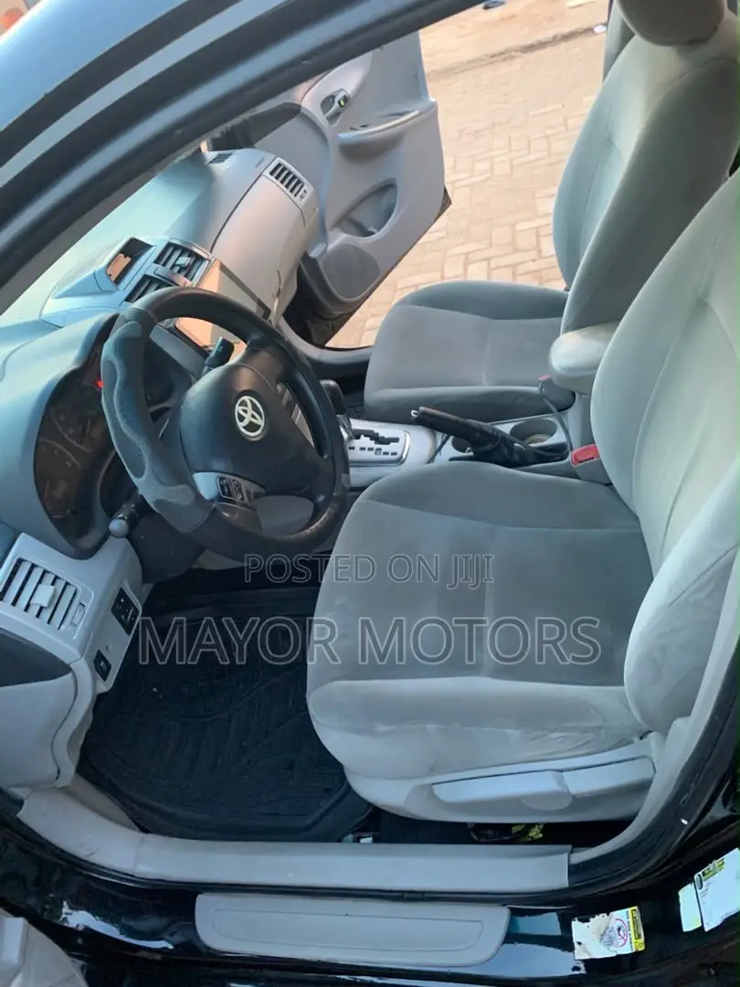 Toyota Corolla LE 4dr Sedan (1.8L 4cyl 4A) 2013 Black