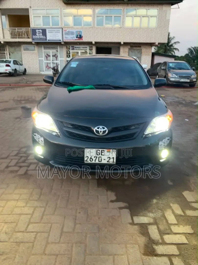 Toyota Corolla LE 4dr Sedan (1.8L 4cyl 4A) 2013 Black