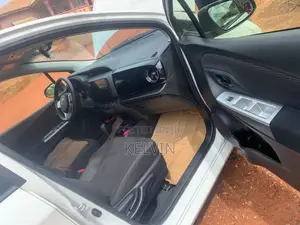 Toyota Vitz 1.3 FWD 5dr 2015 White