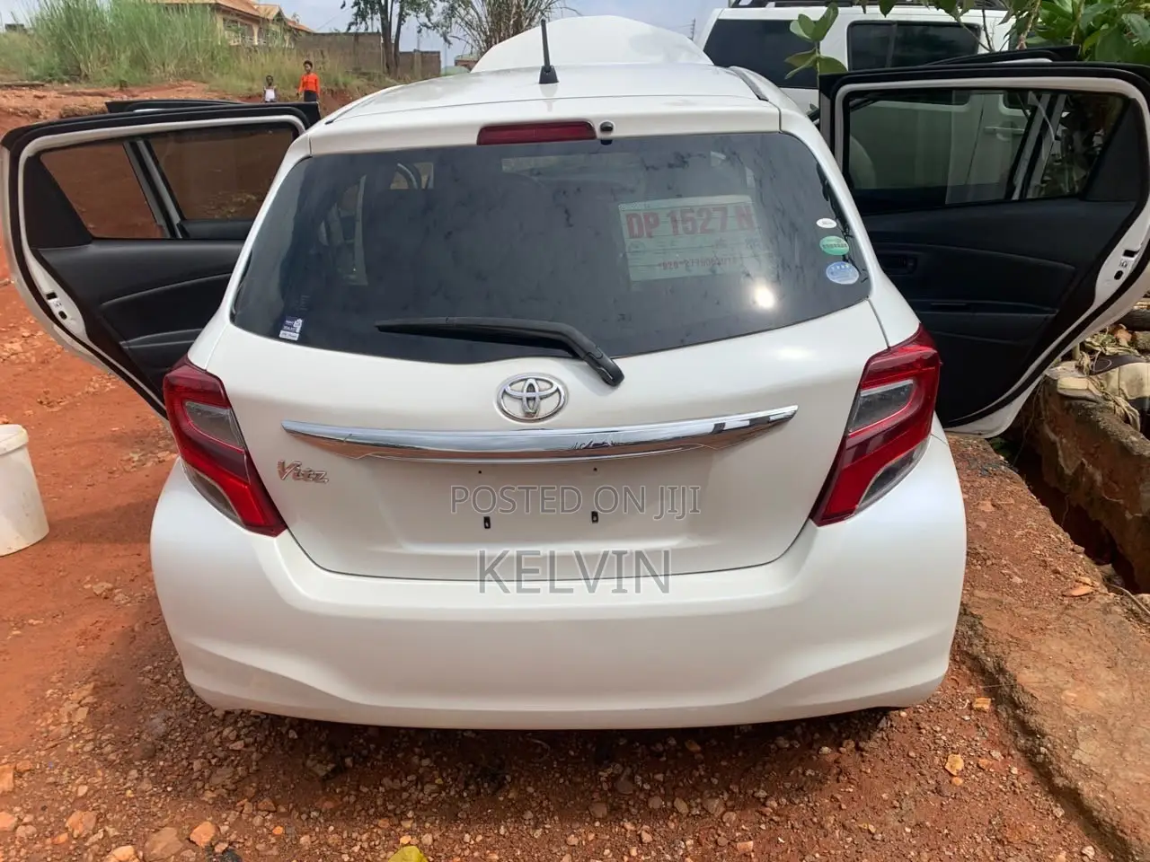 Toyota Vitz 1.3 FWD 5dr 2015 White