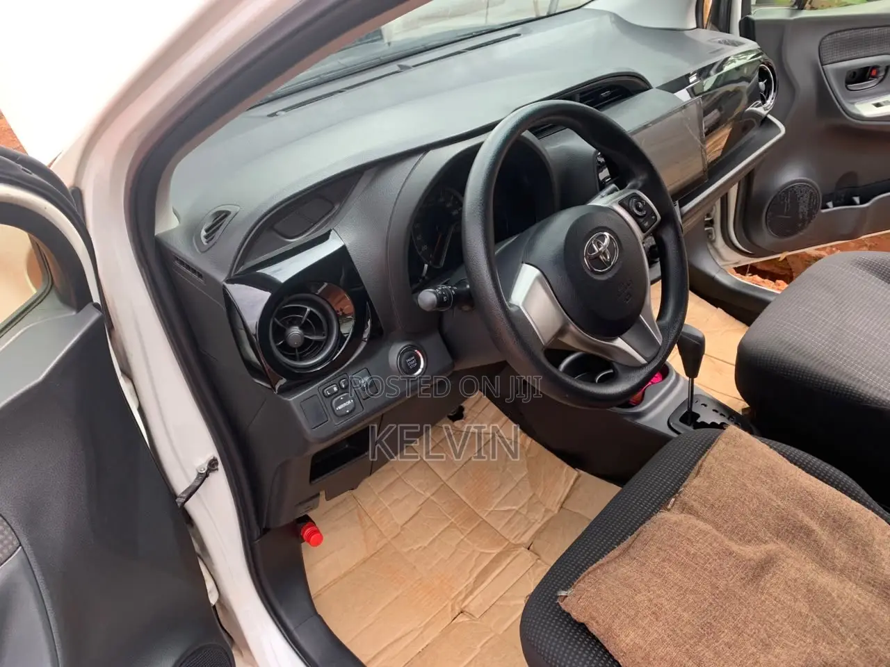 Toyota Vitz 1.3 FWD 5dr 2015 White