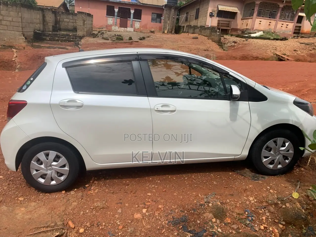 Toyota Vitz 1.3 FWD 5dr 2015 White