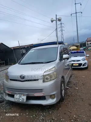 Toyota Voxy V 2WD 8-Seater 2010 Silver