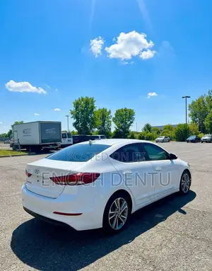 Hyundai Elantra 2017 White
