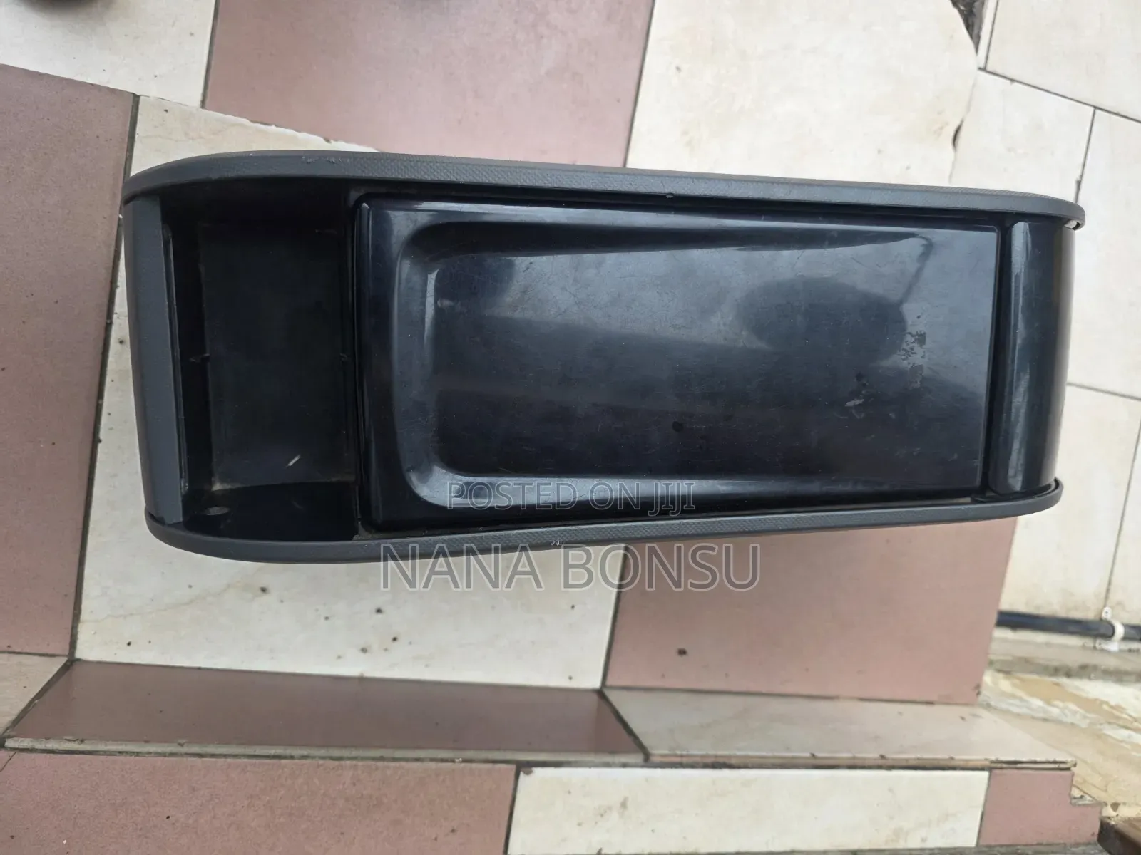 Toyota Voxy Inside Console Box USB Port Storage