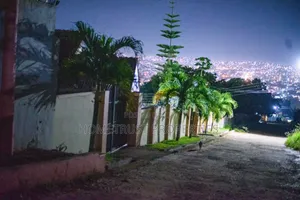 Furnished 4bdrm Duplex in Maccharty Hills for rent