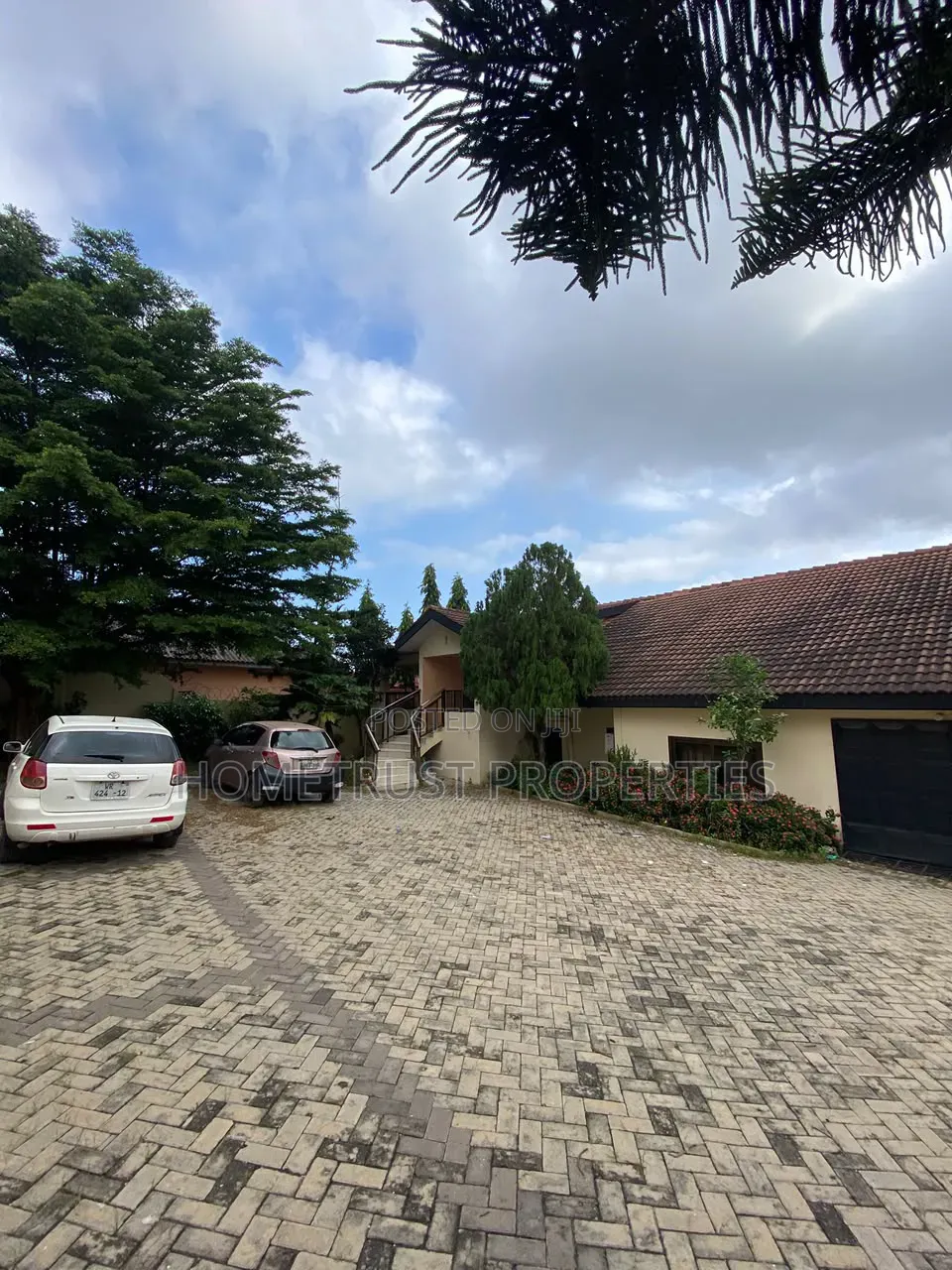 Furnished 4bdrm Duplex in Maccharty Hills for rent