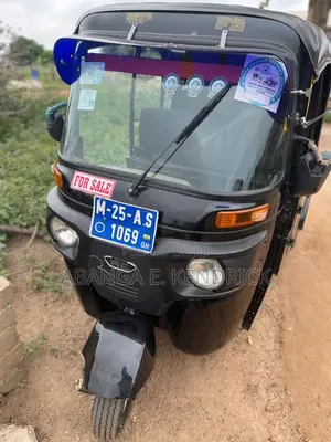 Bajaj RE 2025 Black