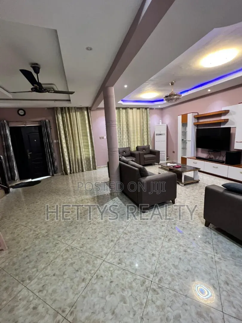 5bdrm House in Olebu for sale