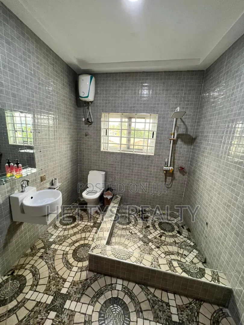 5bdrm House in Olebu for sale