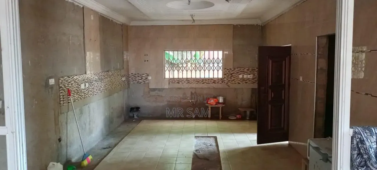 3bdrm House in Sam Properties, West Hills Mall Area for sale