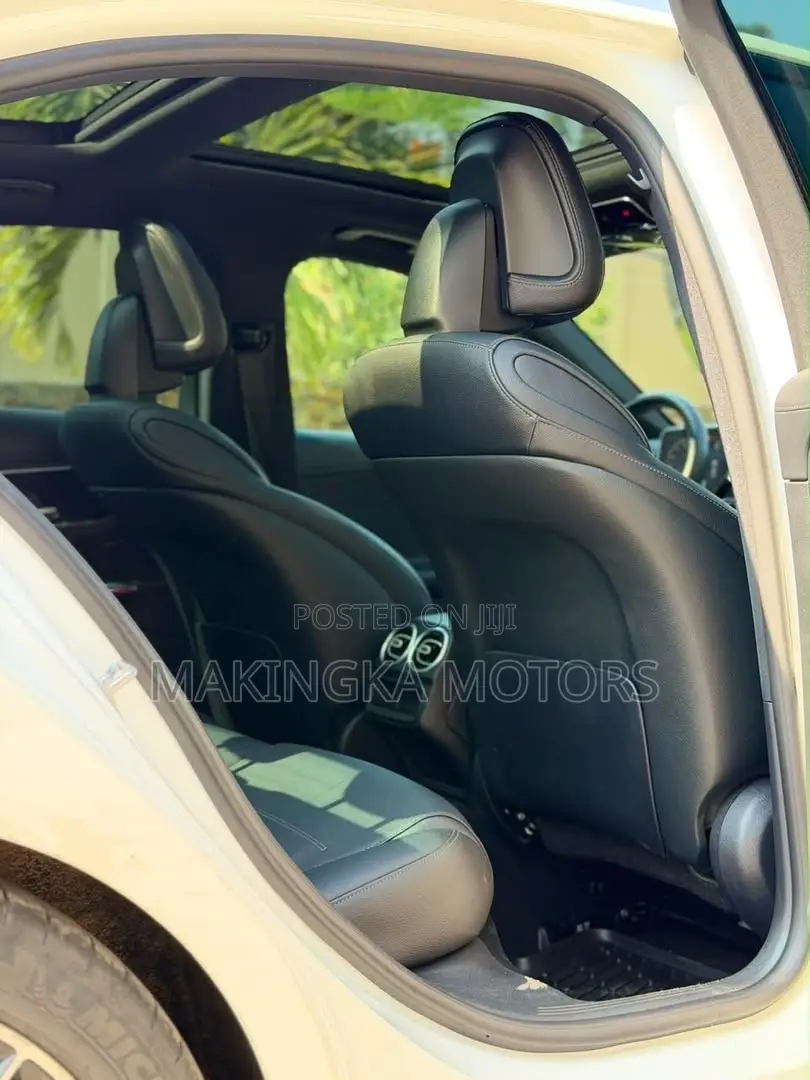 Mercedes-Benz C300 2023 White
