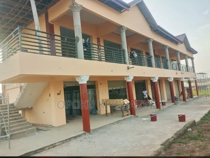5bdrm House in Atwima Nwabiagya for sale