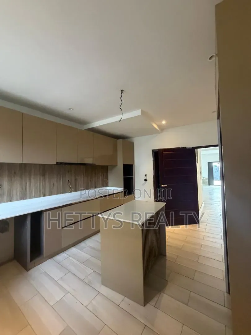 5bdrm House in Melcom for sale