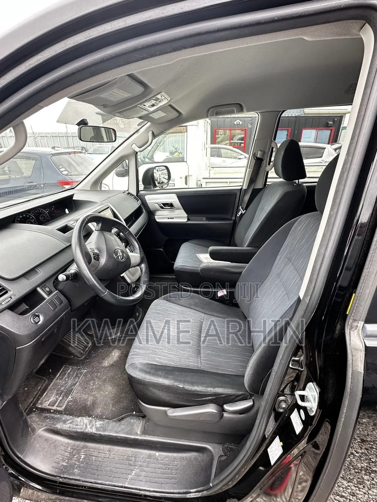 Toyota Voxy V 2WD 7-Seater 2011 Black