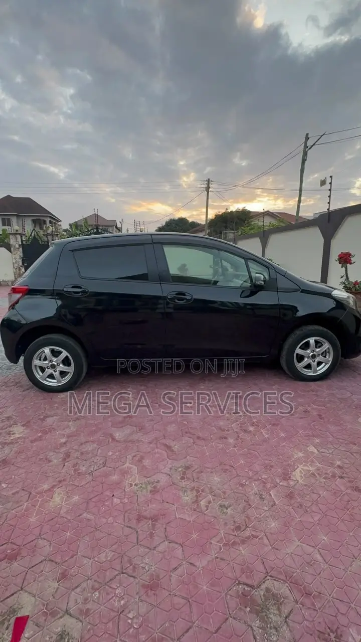 Toyota Vitz 2013 Black