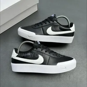 Nike Court Shot