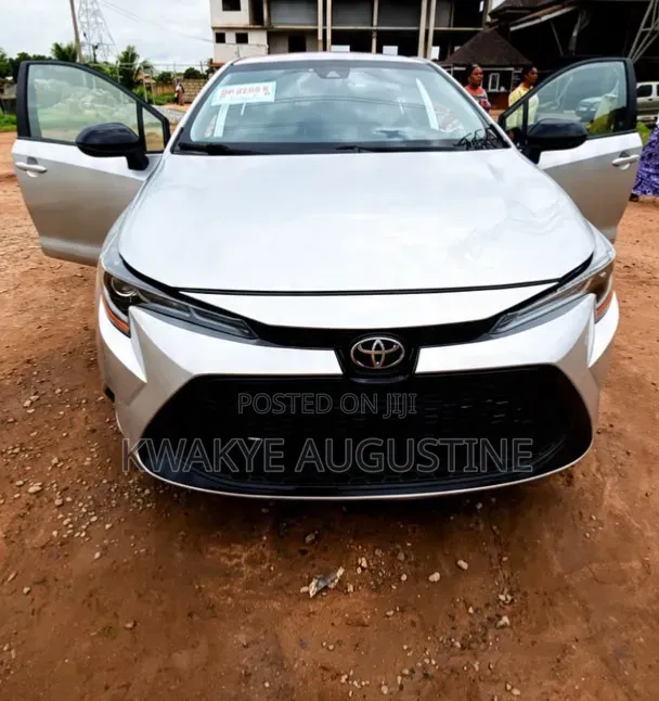 Toyota Corolla LE 2020 Silver