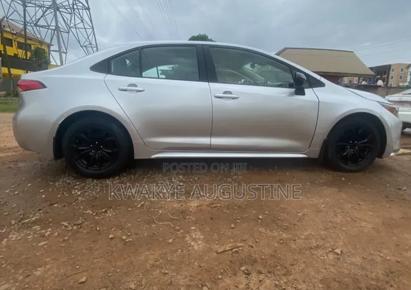 Toyota Corolla LE 2020 Silver