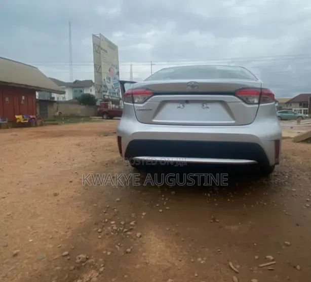 Toyota Corolla LE 2020 Silver