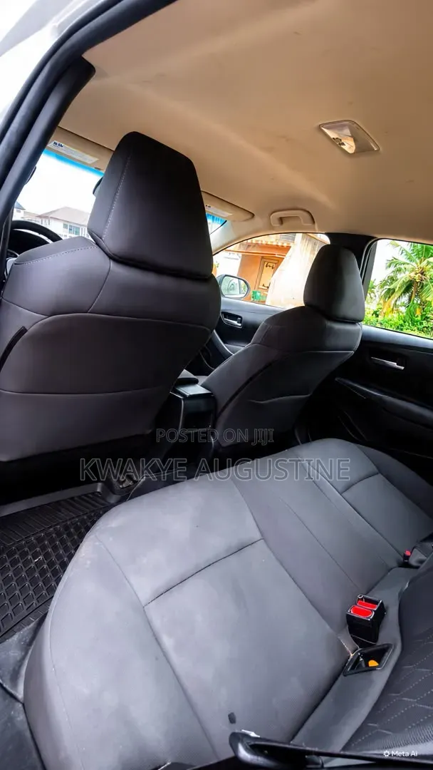 Toyota Corolla LE 2020 Silver
