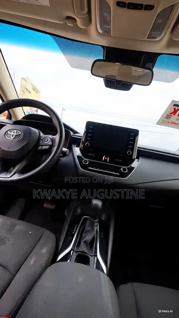 Toyota Corolla LE 2020 Silver
