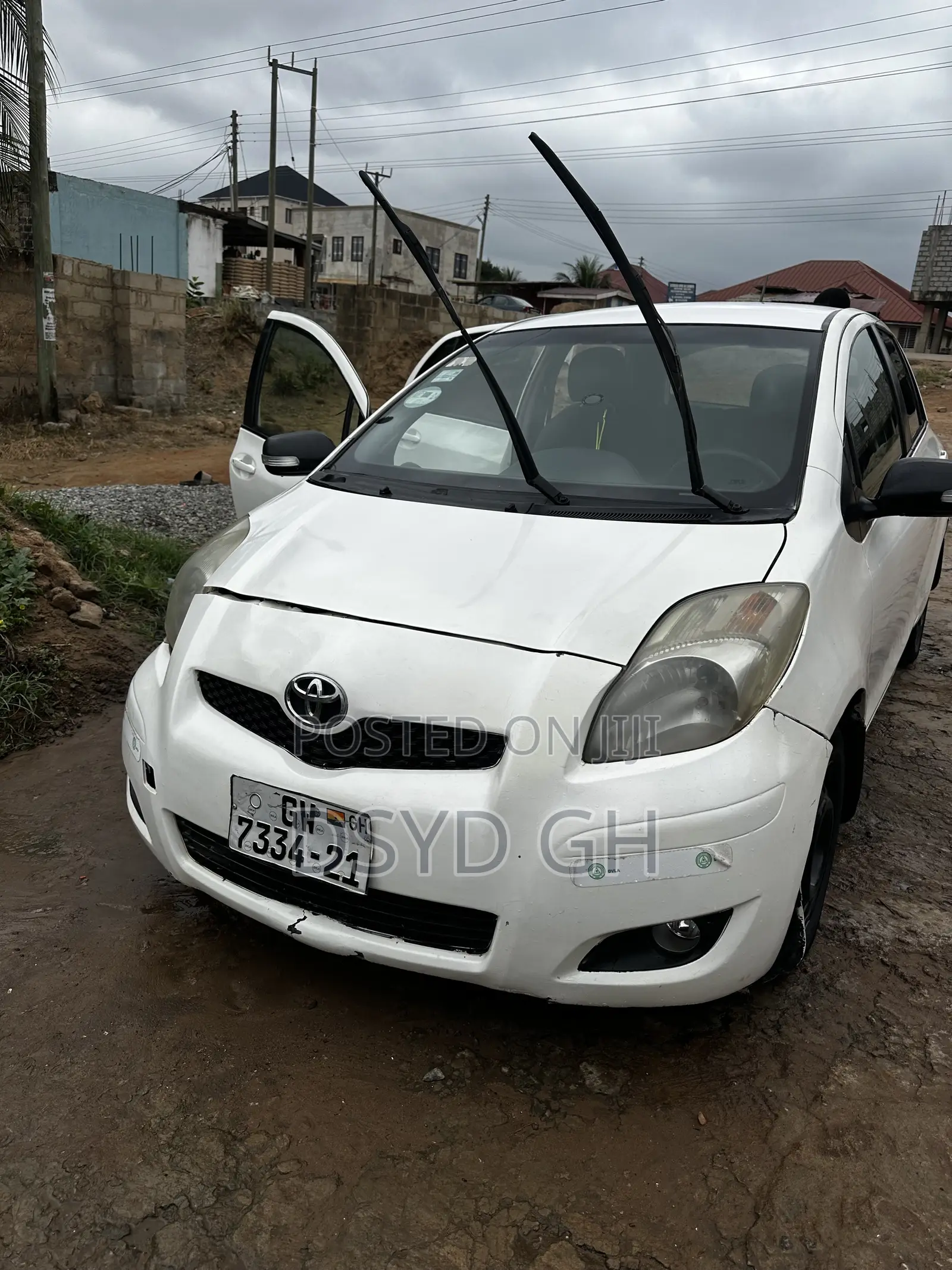 Toyota Vitz 2010 White