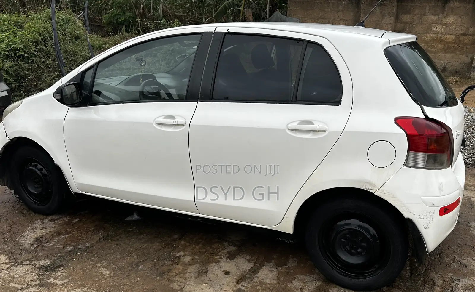 Toyota Vitz 2010 White