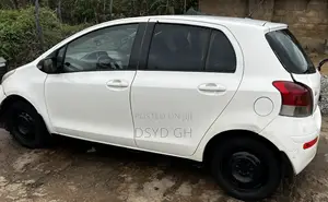 Toyota Vitz 2010 White